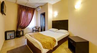 Гостиница Вилла Сан-Ремо Краснодар Улучшенный двухместный номер с одной кроватью -3